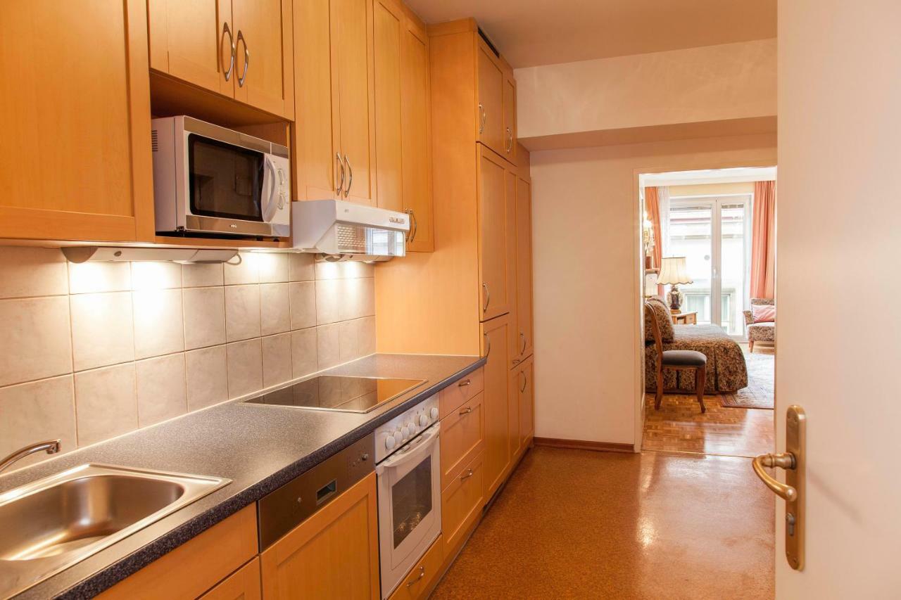 Pension Sacher - Apartments Am Stephansplatz Виена Екстериор снимка